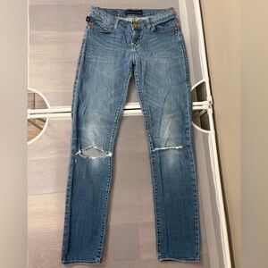 Rock & Republic Berlin Skinny Jeans Sz 4M Distressed Blue Embroidered Pocket EUC
